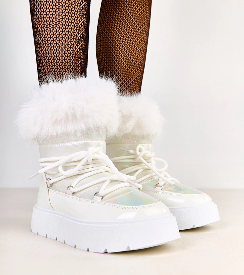 Białe śniegowce z sznurówkami i lakierowanym akcentem Garis