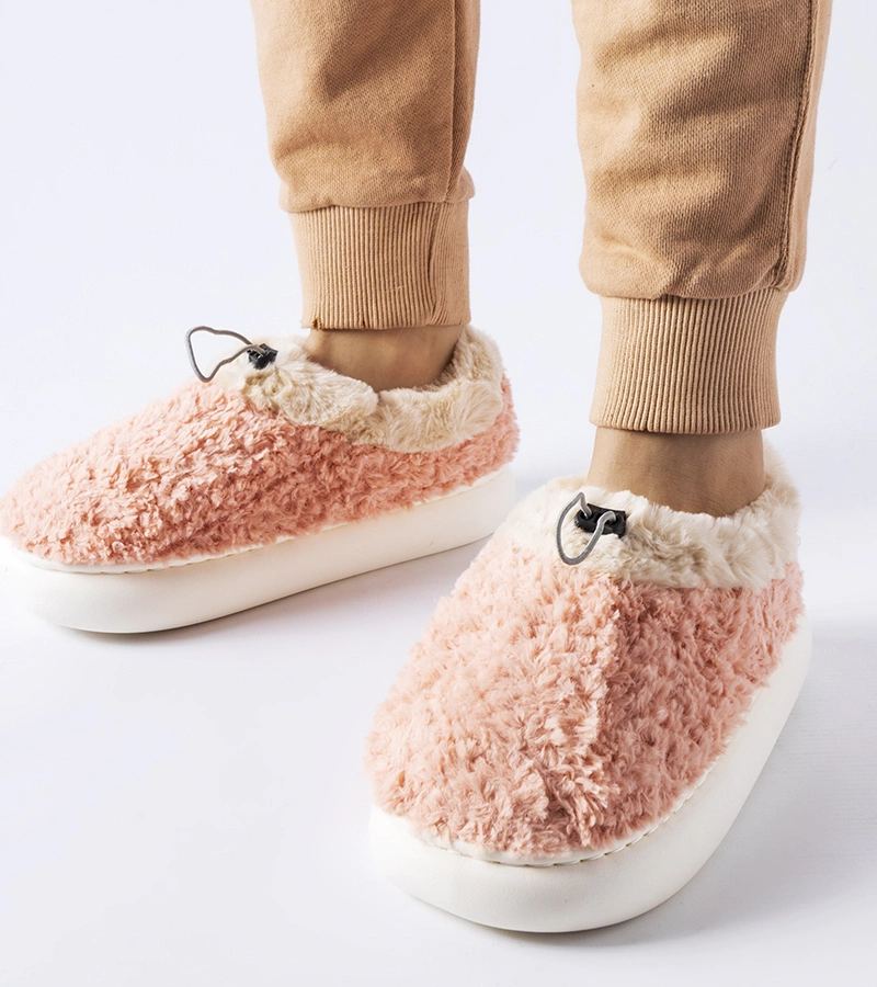 Różowe ciepłe kapcie z zakrytą piętą Aurelio