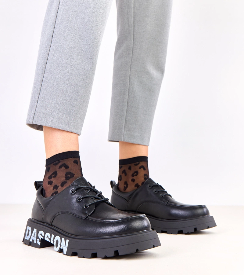 Czarne damskie półbuty z nadrukiem na podeszwie Klowis