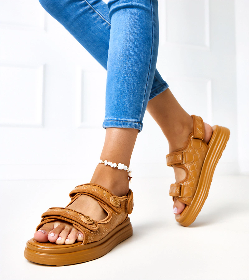 Brązowe sandały z regulowanymi paskami Brodni