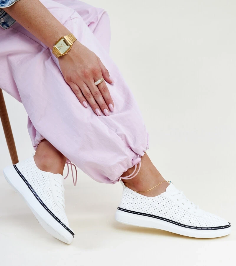 Biało-czarne ażurowe tenisówki Biserka