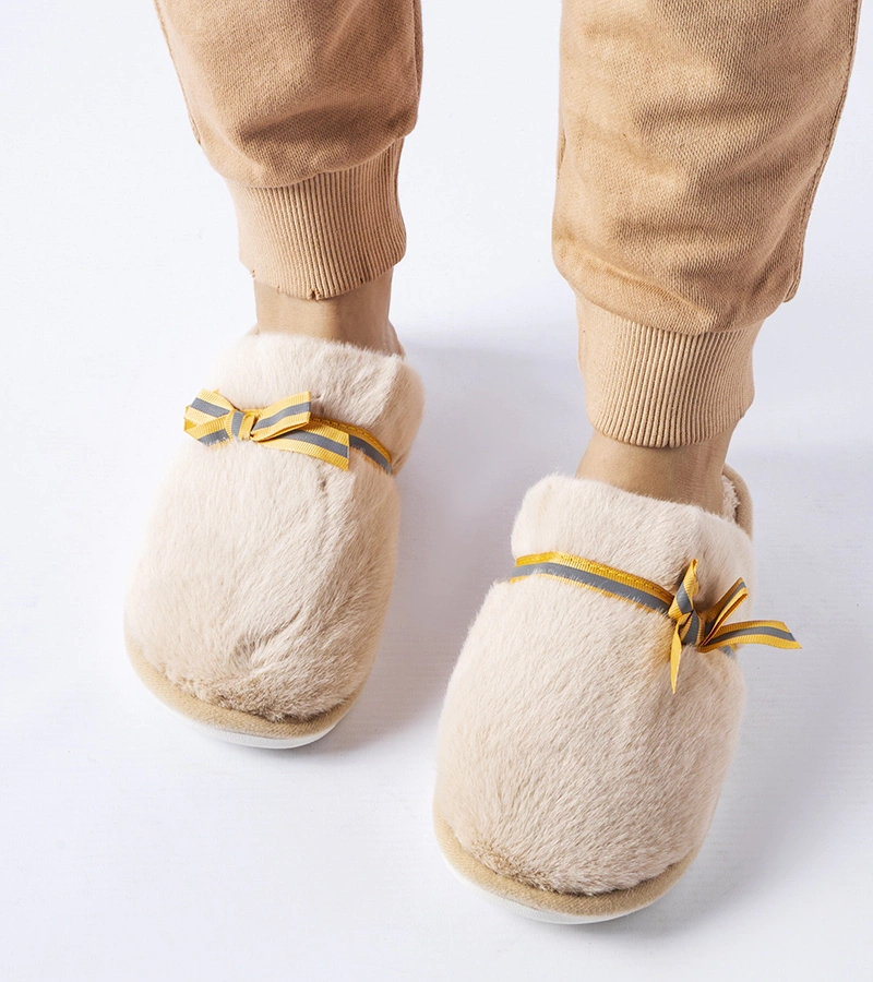 Beżowe ciepłe kapcie z kokardką Antonino