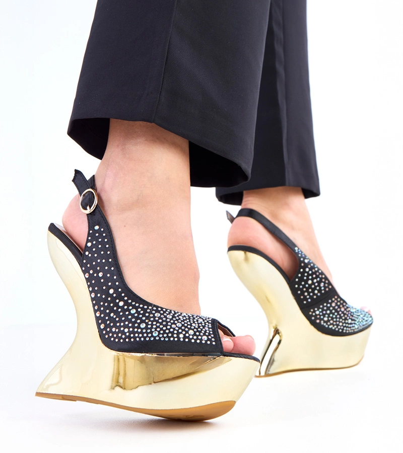 Czarne sandały z cyrkoniami na futurystycznym koturnie Tejla