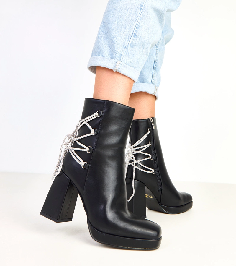 Czarne botki na słupku zdobione cyrkoniami Nancy