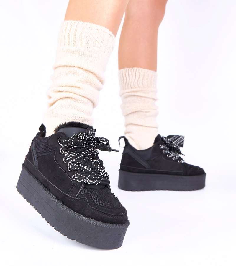 Czarne sneakersy na platformie z ozdobną sznurówką Sesuna