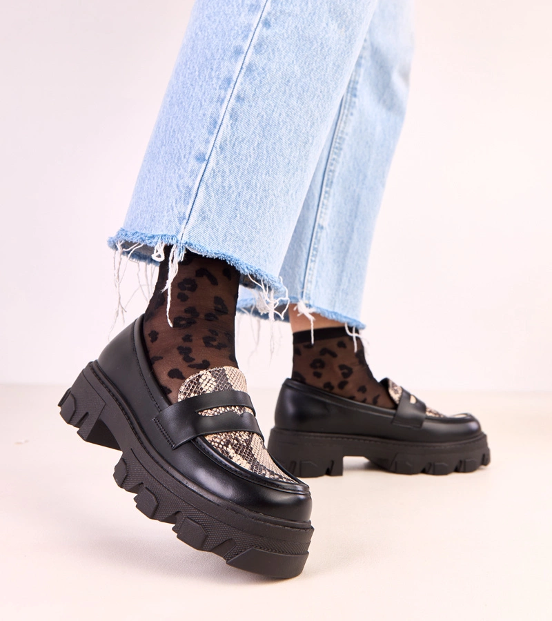 Czarne mokasyny z motywem skóry węża Loles