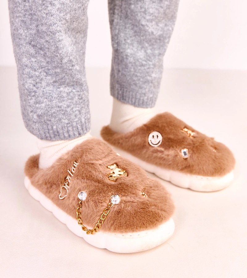 Brązowe zabudowane kapcie z ozdobami Verdugo