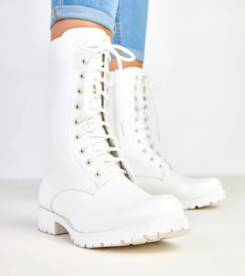 Białe botki na niskim obcasie ze sznurowaniem Jacklyn