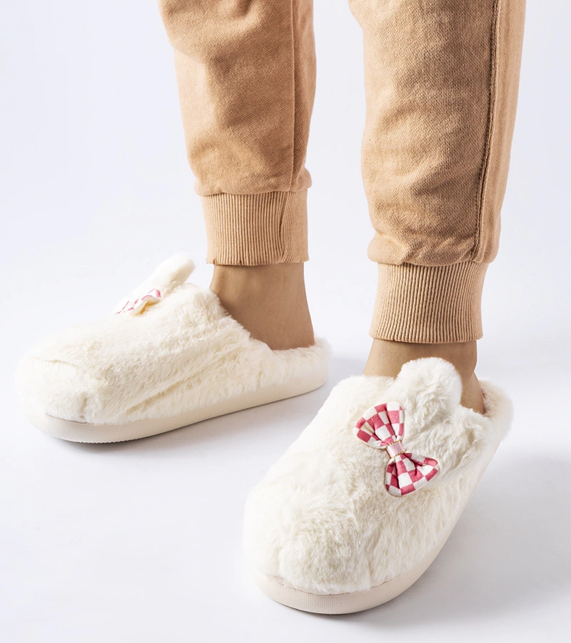 Białe ocieplane damskie kapcie z uszami Buga