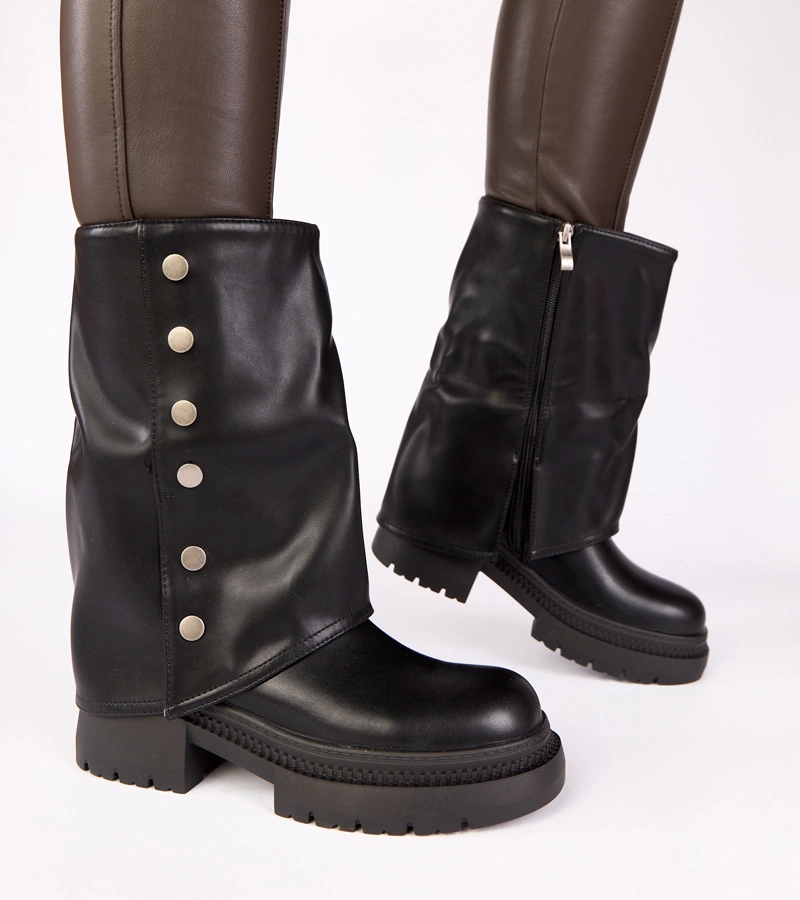 Czarne botki z wywiniętą cholewką na platformie Carla