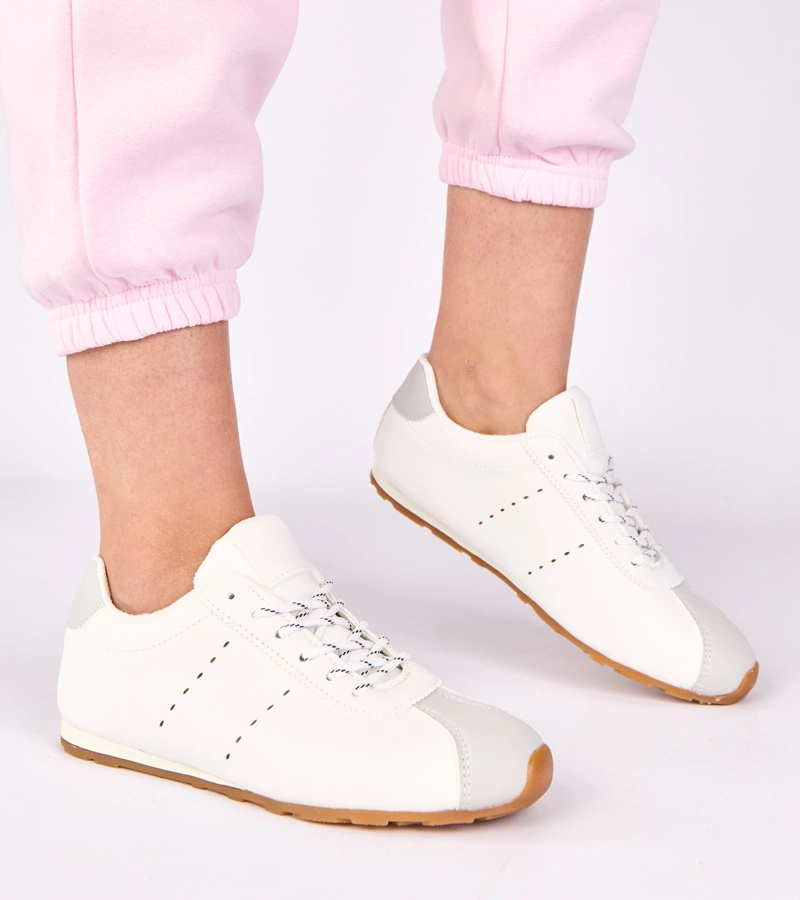 Białe sneakersy z szarym akcentem Birna