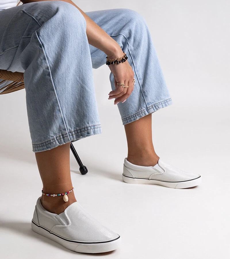 Białe błyszczące tenisówki Lublubah