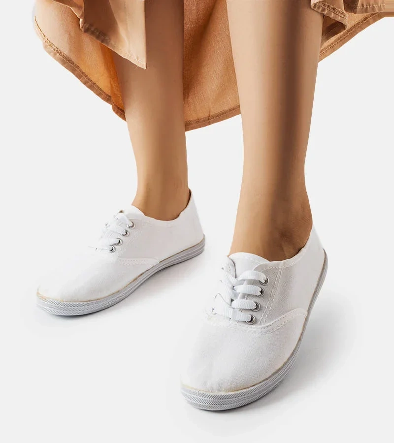 Białe tenisówki Wang