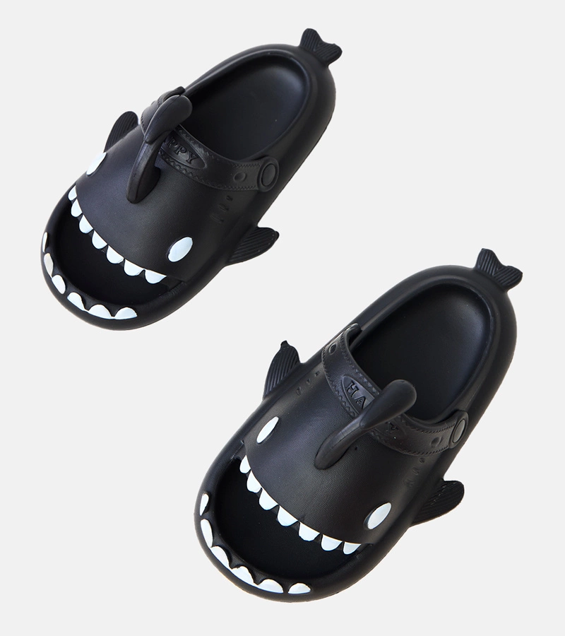 Czarne klapki dziecięce z motywem rekina Tossi