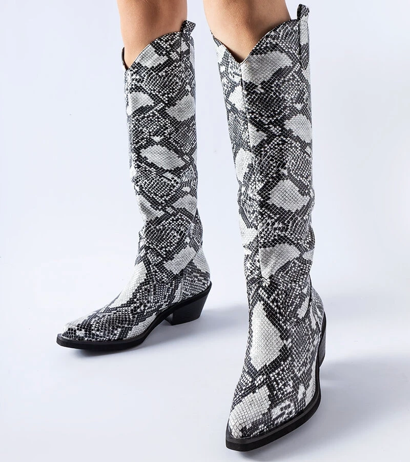 Czarno-białe kowbojki w wężowy wzór kozaki damskie Chapin