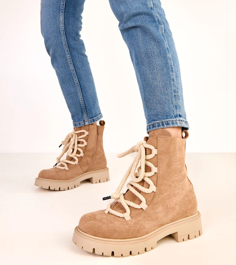 Beżowe botki z ozdobną sznurówką Gabria