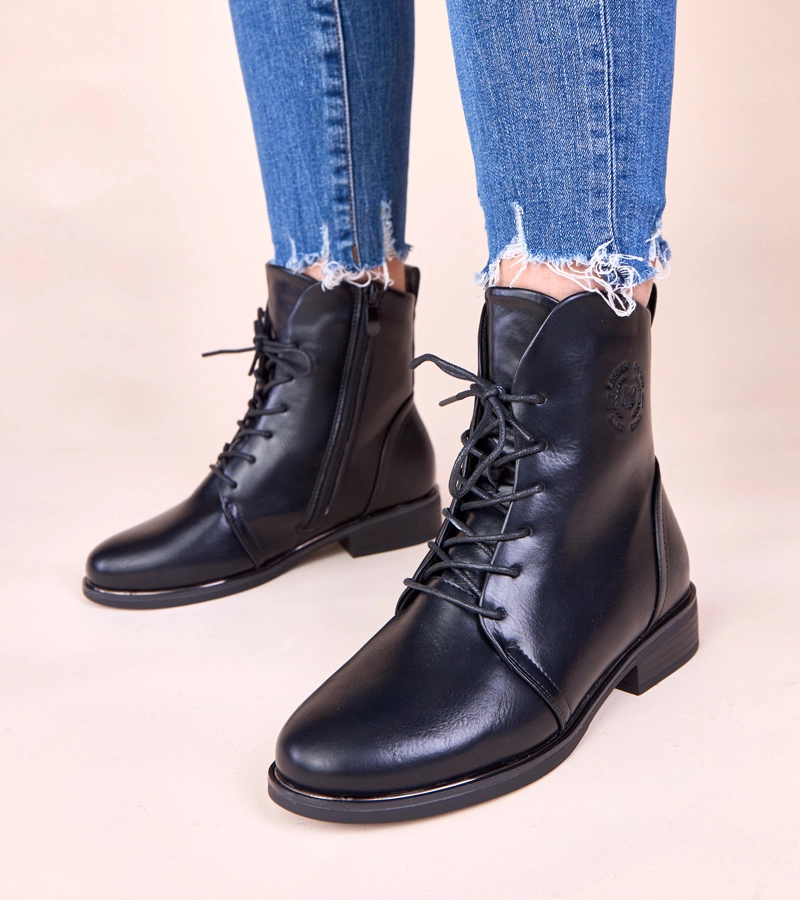 Czarne botki wiązane z ociepleniem Eladia