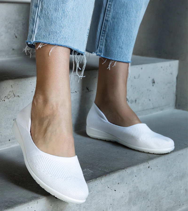 Białe materiałowe balerinki Provencher