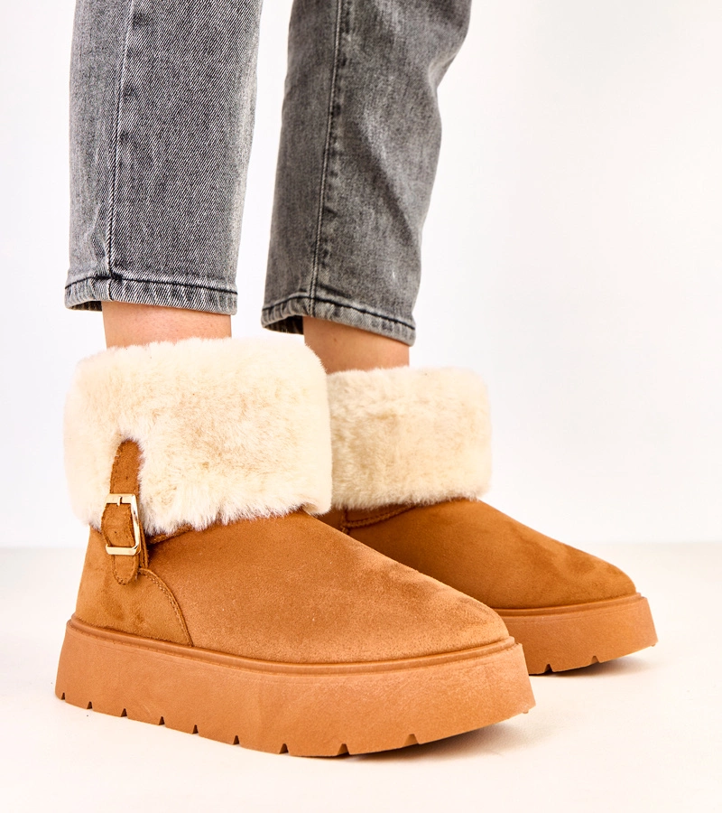 Brązowe śniegowce na platformie zdobione klamerką Salini