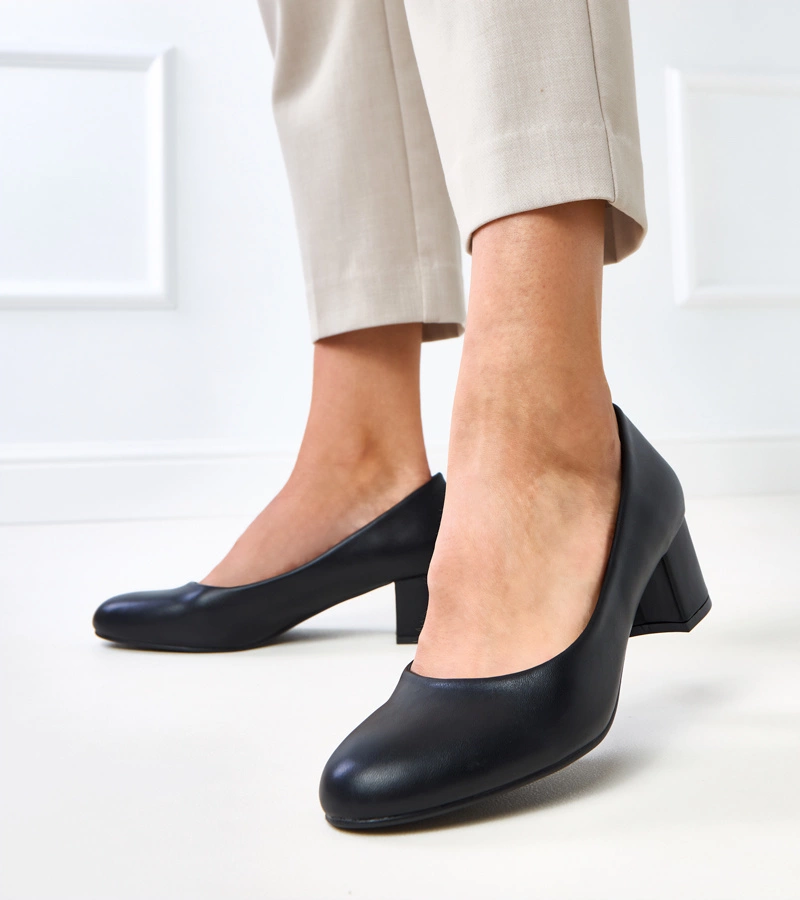 Czarne klasyczne czółenka na niskim słupku Mavise