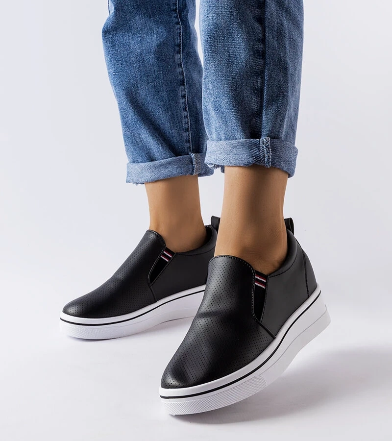 Czarne trampki na koturnie Dionisia