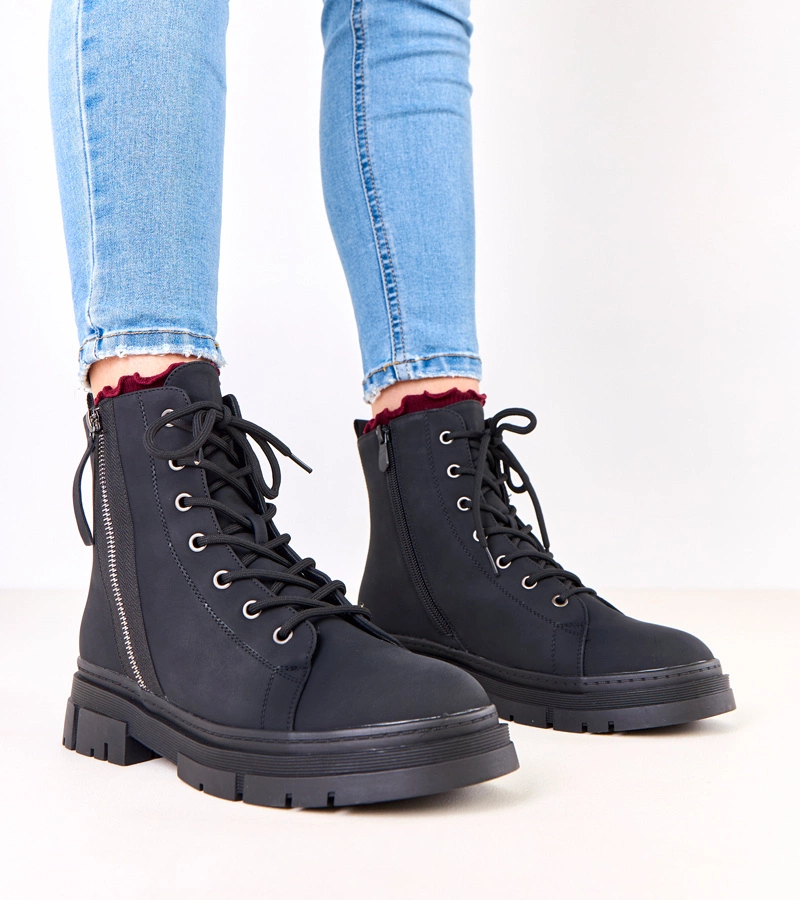 Czarne traperki damskie ekoskóry matowej Jakoma