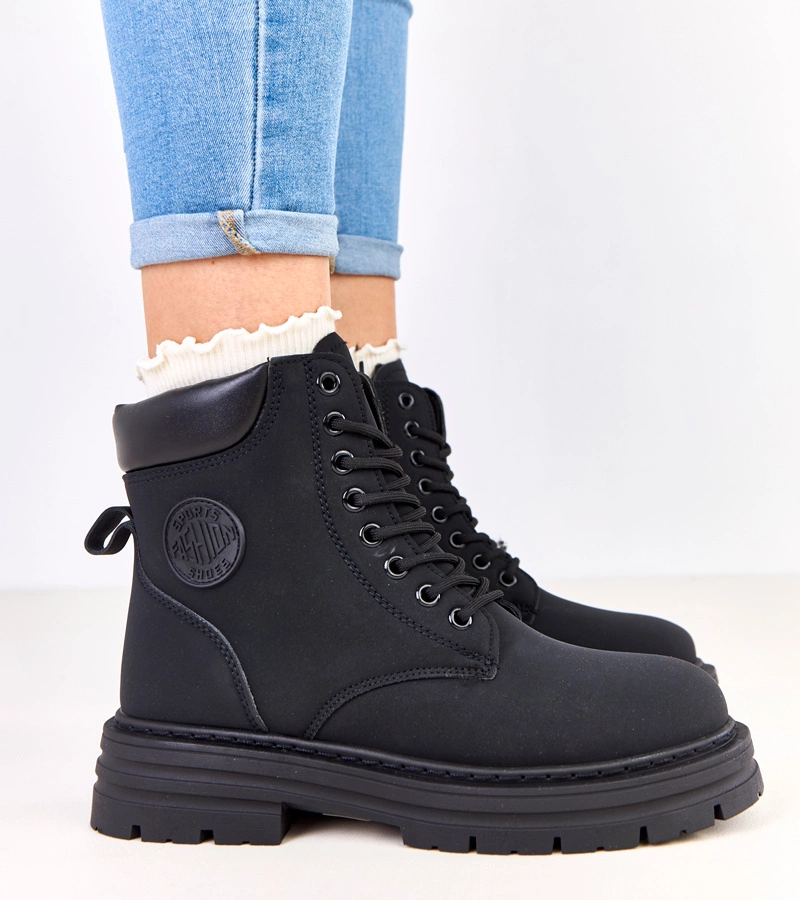 Czarne traperki ocieplane z ekoskóry matowej Terisa