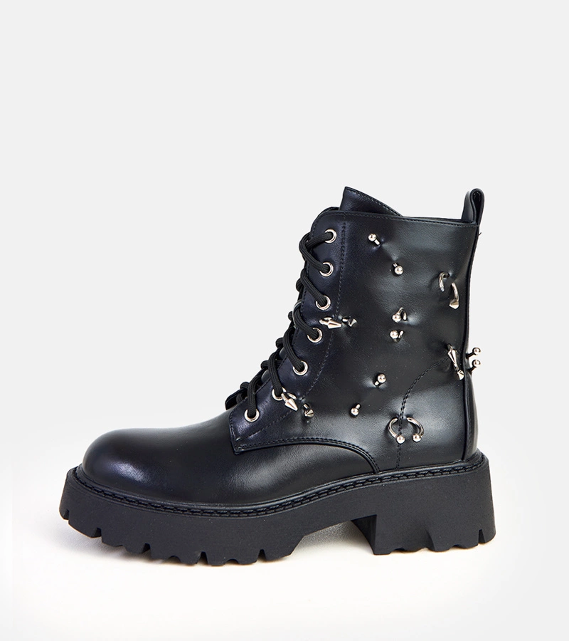 Czarne botki na platformie z metalowymi ozdobami Ebony