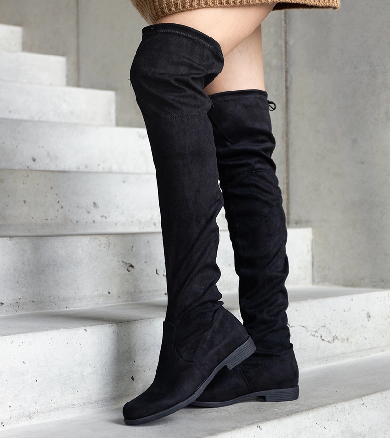 Czarne długie kozaki na platformie z eko-zamszu Hallora