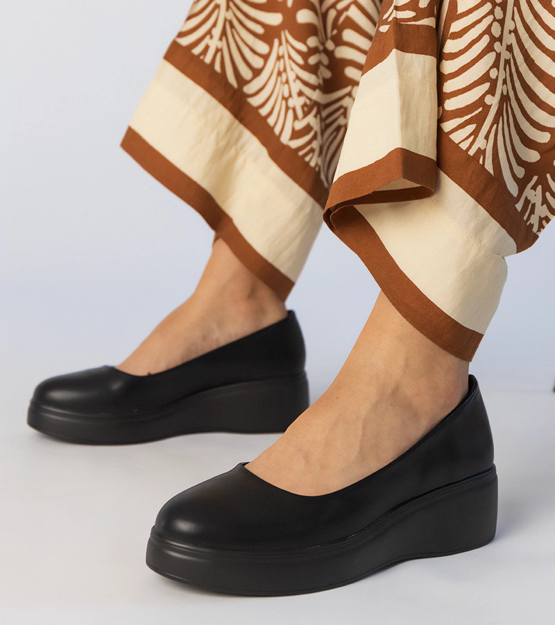 Czarne półbuty na platformie z ekoskóry Huron