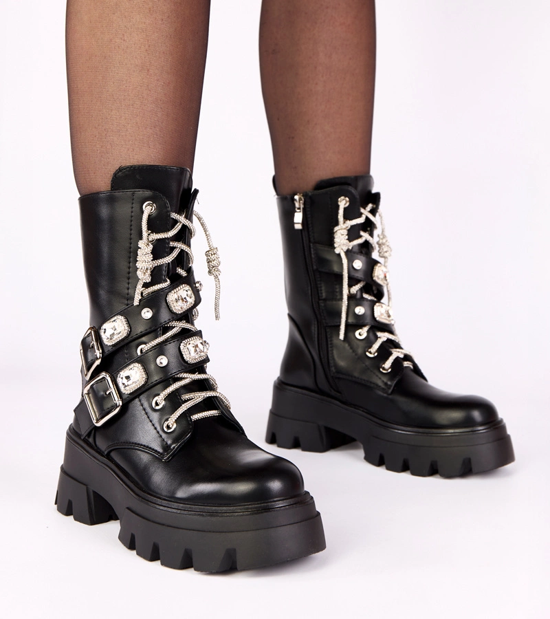 Czarne botki na platformie zdobione cyrkoniami i kamieniami Laroca