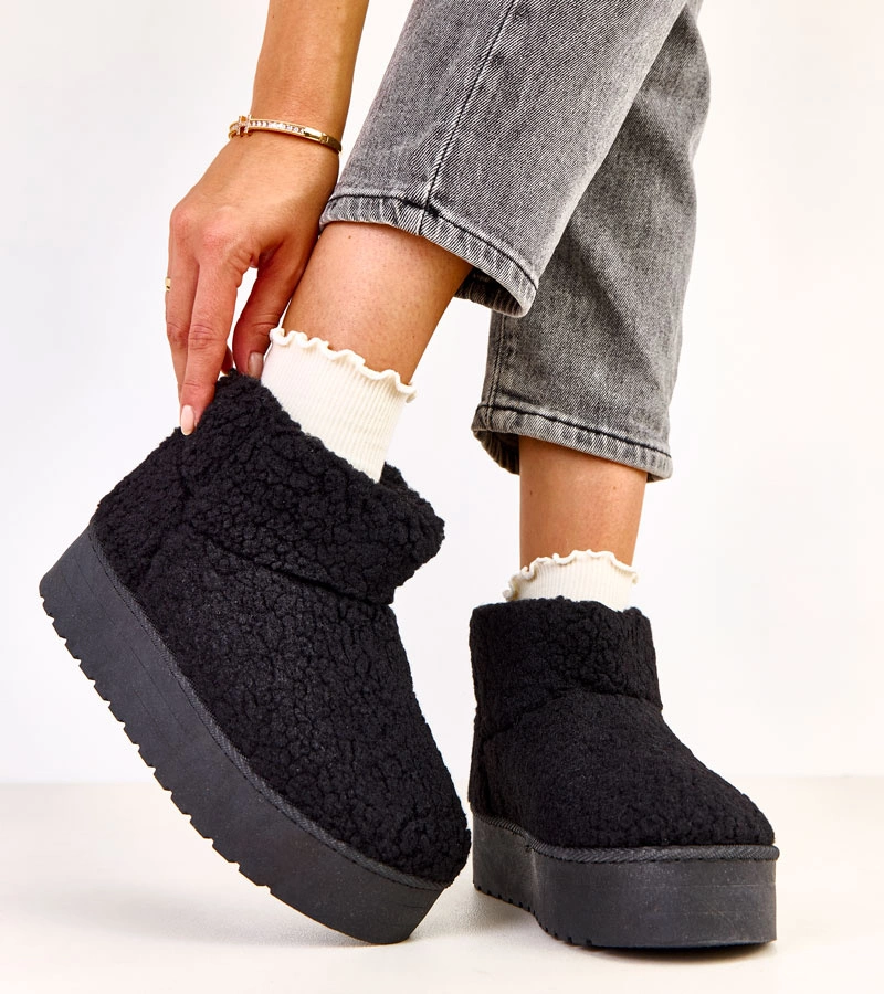 Czarne śniegowce z cholewką z barankowego futra Lasso