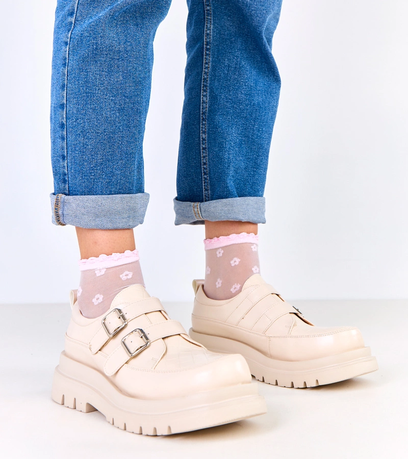 Beżowe półbuty na masywnej podeszwie zdobione klamrami Juke