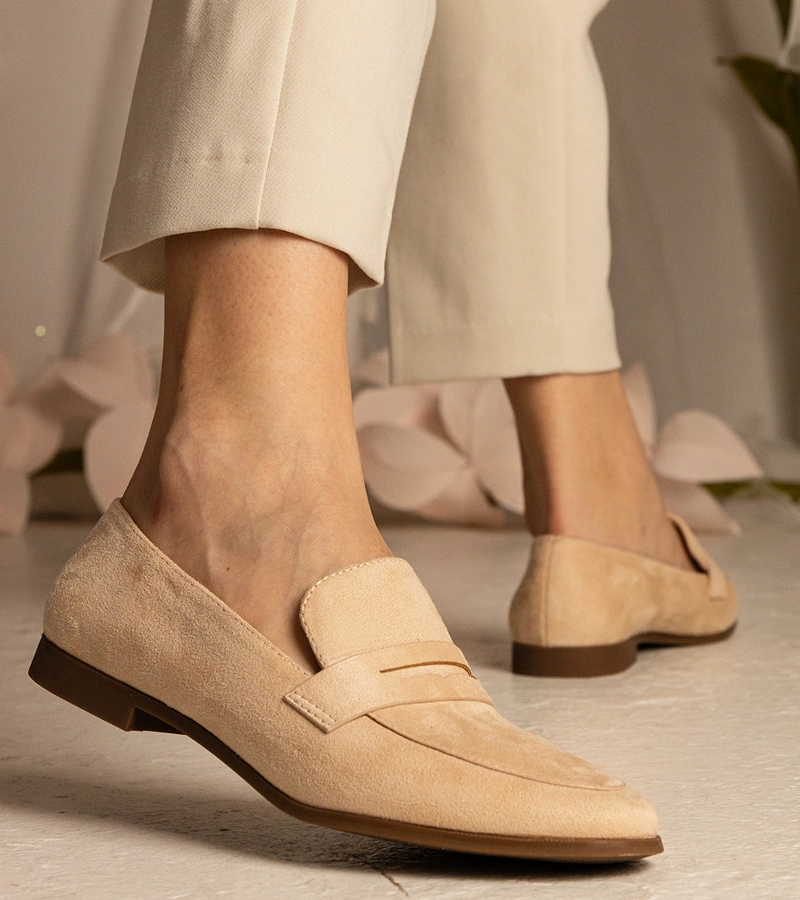 Beżowe damskie mokasyny klasyczne Nageri