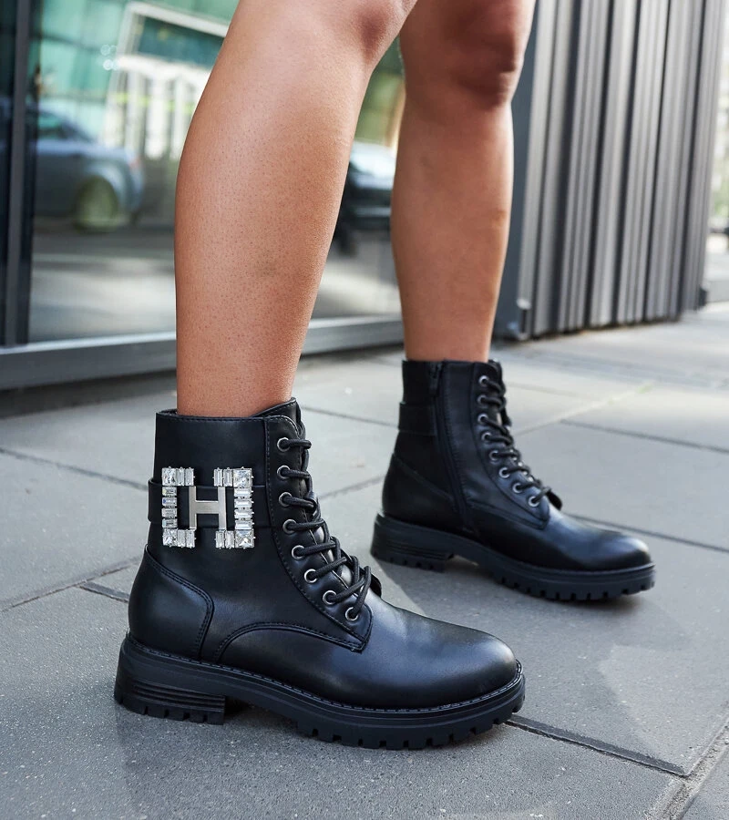 Czarne workery z ozdobnymi cyrkoniami Guevara