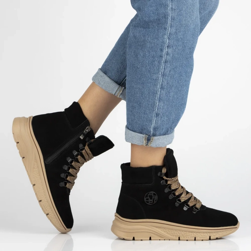 Czarne botki z naturalnego zamszu z ozdobną sznurówką Grega