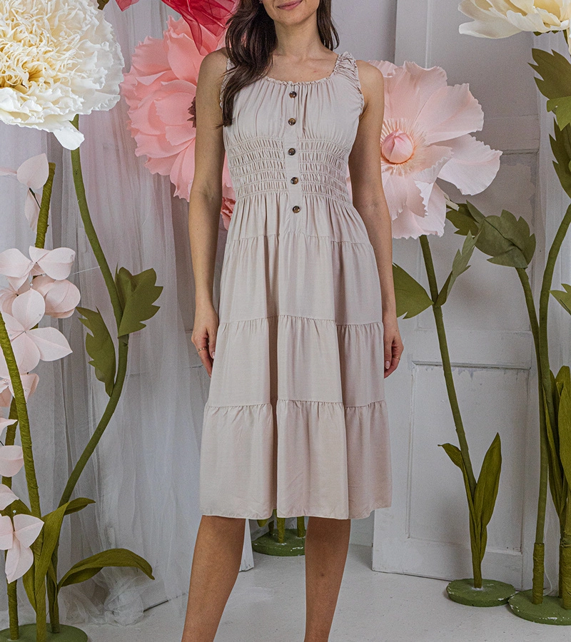 Beżowa sukienka na ramiączkach Masaew