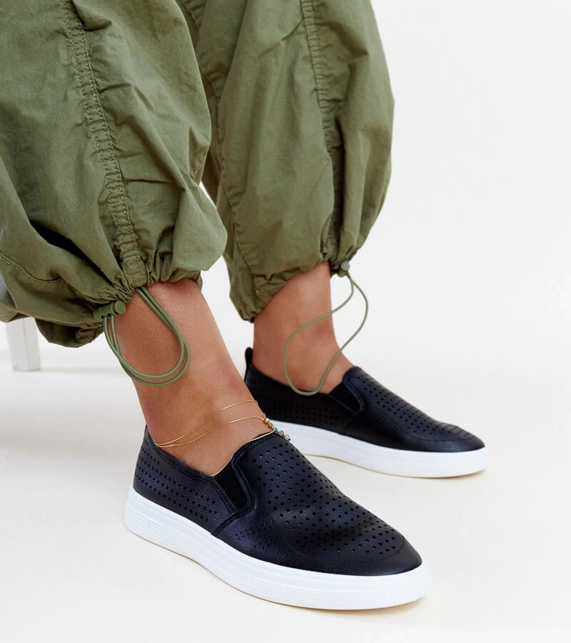 Czarne ażurowe wsuwane tenisówki Dafina