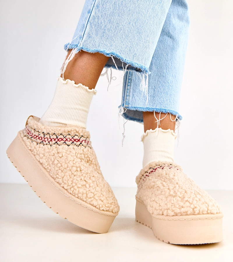 Beżowe niskie śniegowce na platformie Royana