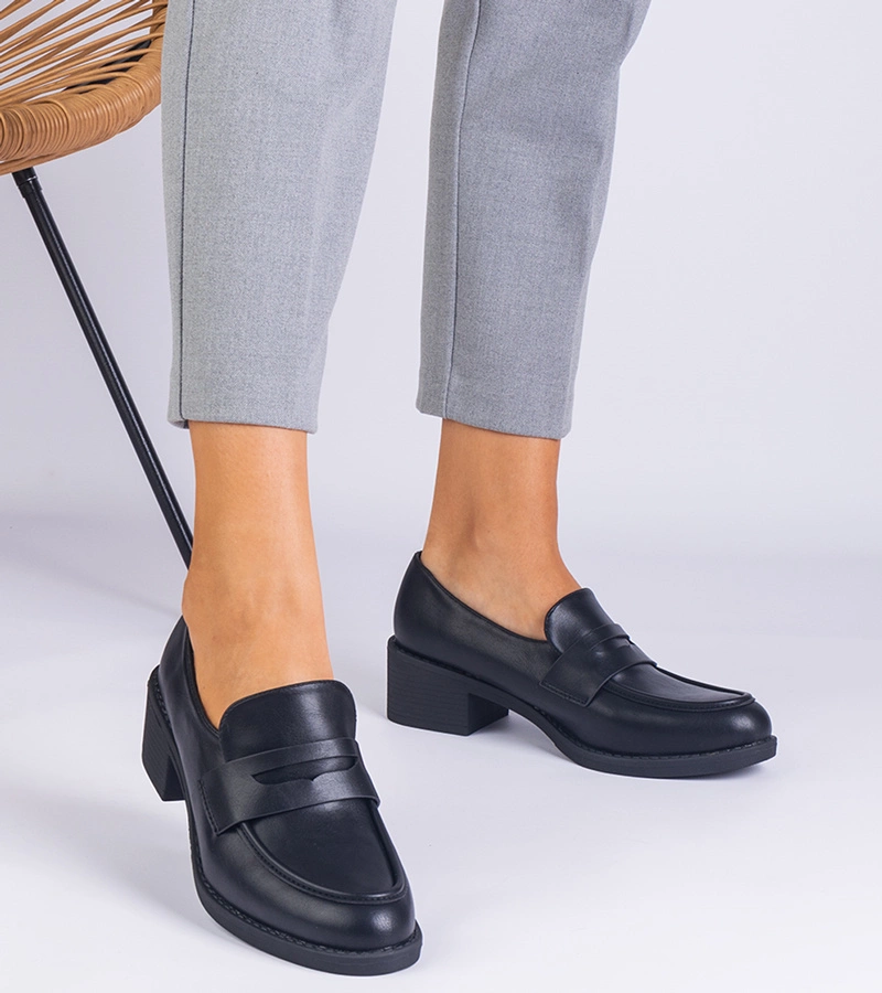 Czarne półbuty damskie z ekoskóry na niskim obcasie Astrelia