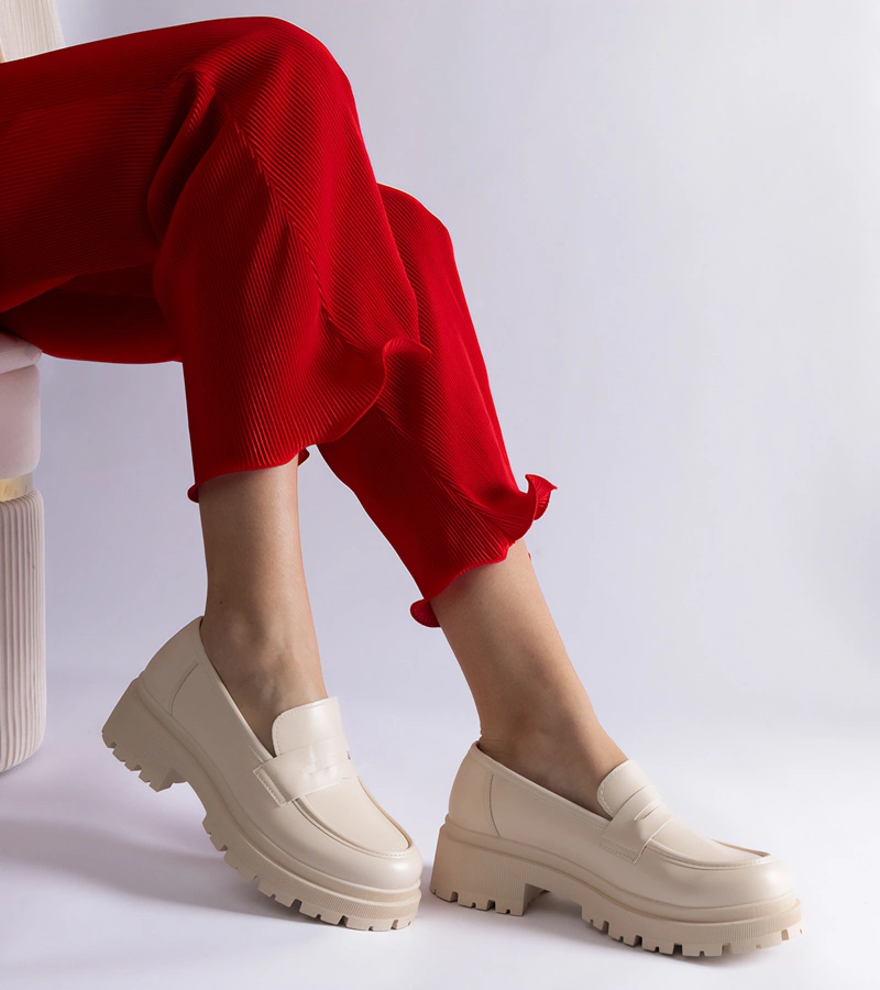 Beżowe mokasyny z eko skóry Fiorenza