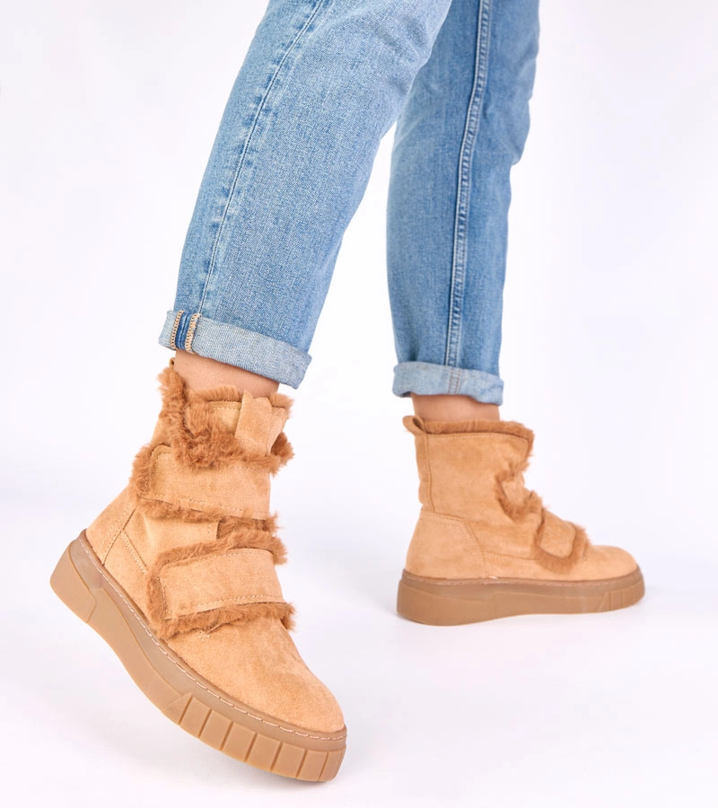 Brązowe botki zapinane na rzep zdobione futerkiem Grace