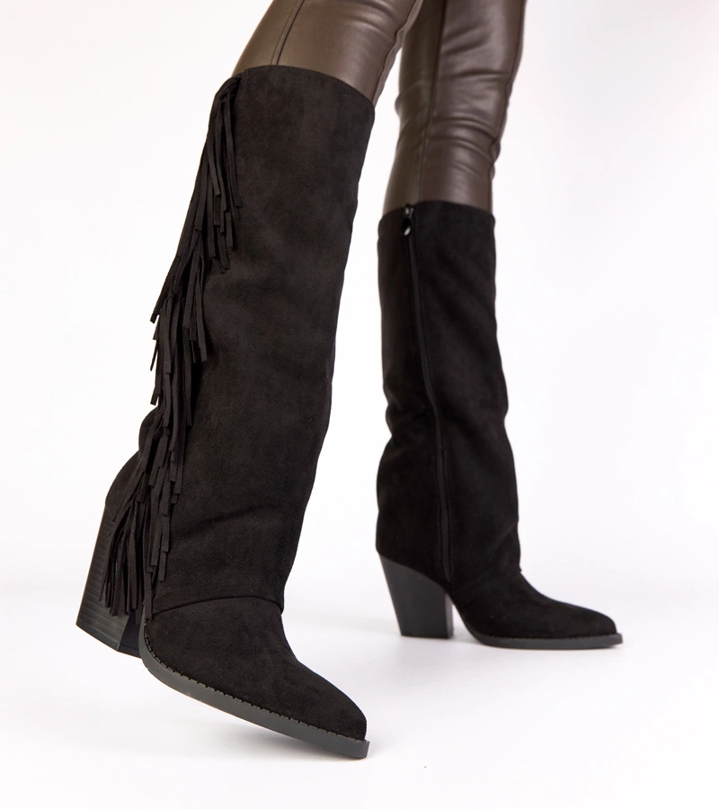 Czarne kowbojki zdobione frędzlami Shia