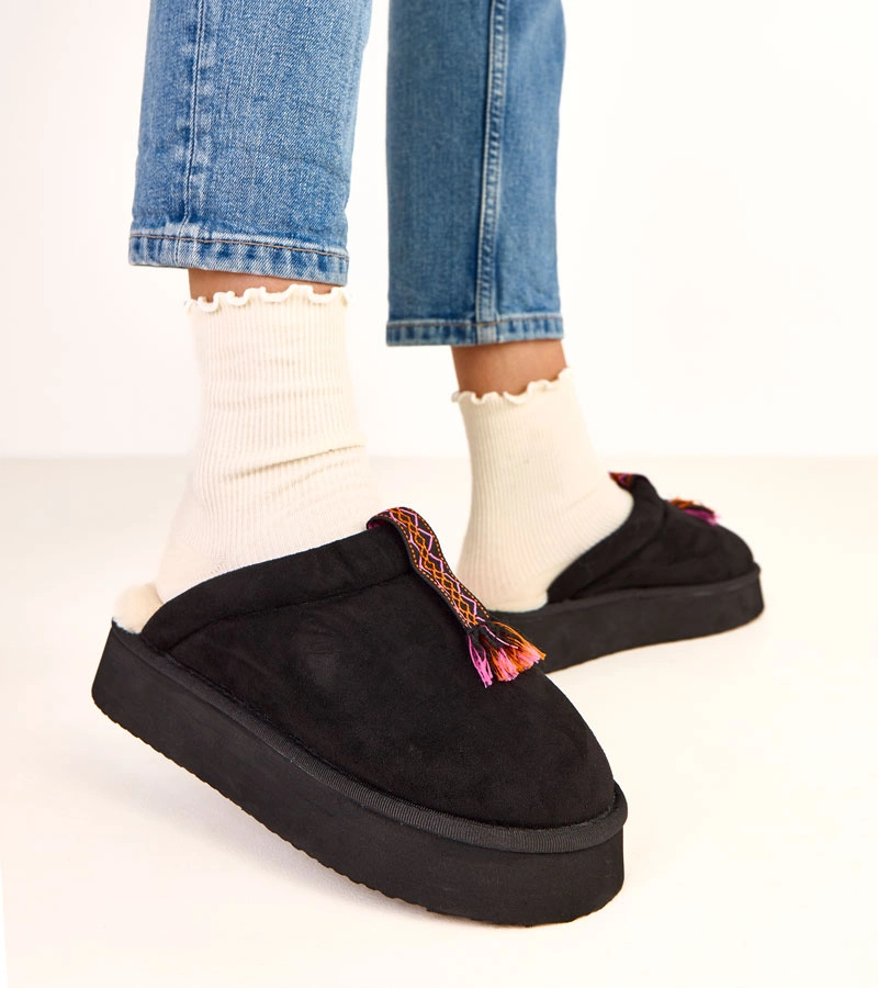 Czarne zabudowane kapcie z kolorową wstawką Sarah