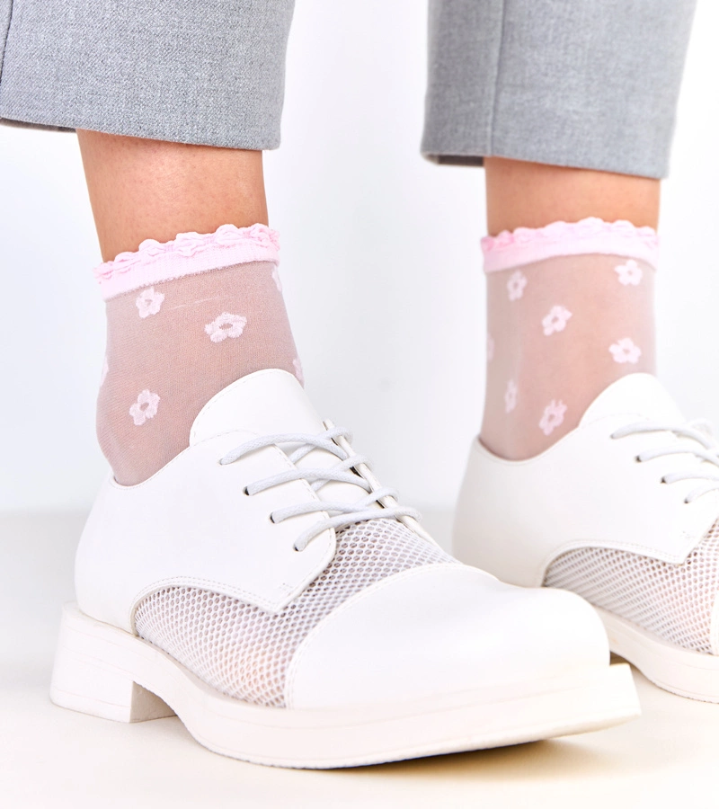 Białe półbuty damskie z siateczką na cholewce Moris